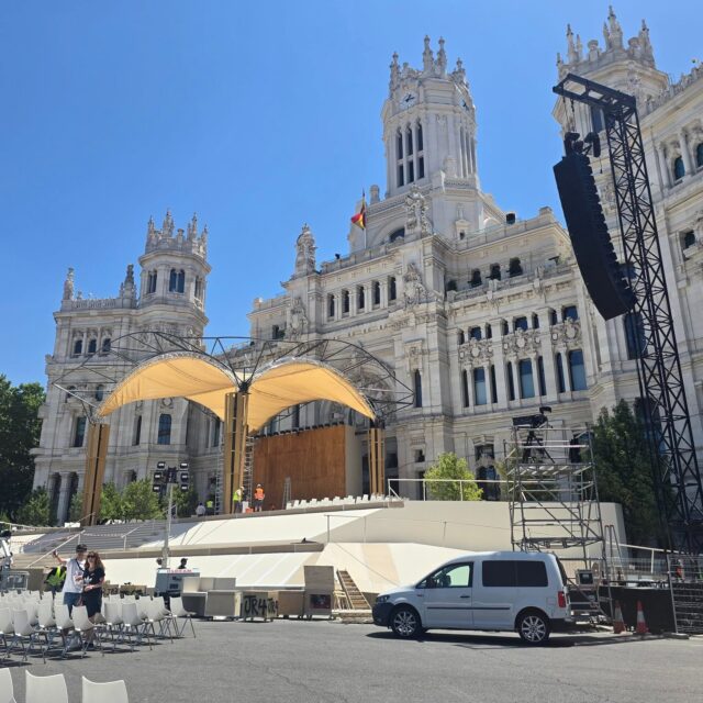 ¡La llegada del Papa Leon XIV viste a Madrid de blanco y amarillo!
Madrid está viviendo un momento histórico con la visita apostólica del Papa León XIV. La ciudad se ha transformado por completo para recibir a miles de peregrinos de todo el mundo.
El acto central: la Santa Misa y Procesión del Corpus Christi en la emblemática Plaza de Cibeles, donde se calcula que asistirán un millón de personas.
Y para cerrar con broche de oro, el Estadio Santiago Bernabéu se transformará en una gigantesca catedral para acoger la gran fiesta de la fe diocesana.
¡Bienvenido a Madrid!
#Madrid#visitasprivadasenMadrid#España
#PapaLeonXIV #MadridConElPapa #VisitaApostolica #AlzadLaMirada #IglesiaCatolica #MadridSacro #CorpusChristi #SantiagoBernabeu #PapaEnMadrid #Fieles #juventudcatolica