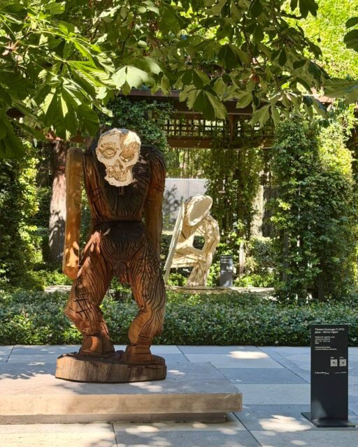 Arte monumental gratis en un entorno exclusivo.
🎯Con motivo del Centenario de la Banca March, tienes la oportunidad única de entrar a sus jardines privados para descubrir la obra del escultor británico Thomas Houseago.
‼️Siete esculturas monumentales donde la tradición y la industria se abrazan. Bronce, aluminio y yeso combinados con varillas de hierro y cáñamo.
⏰ Jueves de 19:00 a 23:00.
Sábados y domingos de 12:00 a 19:00.
Hasta el 31 de octubre. #Banca #March #bancamarch #madridturismo #exposicionesmadrid #enjoymadrid